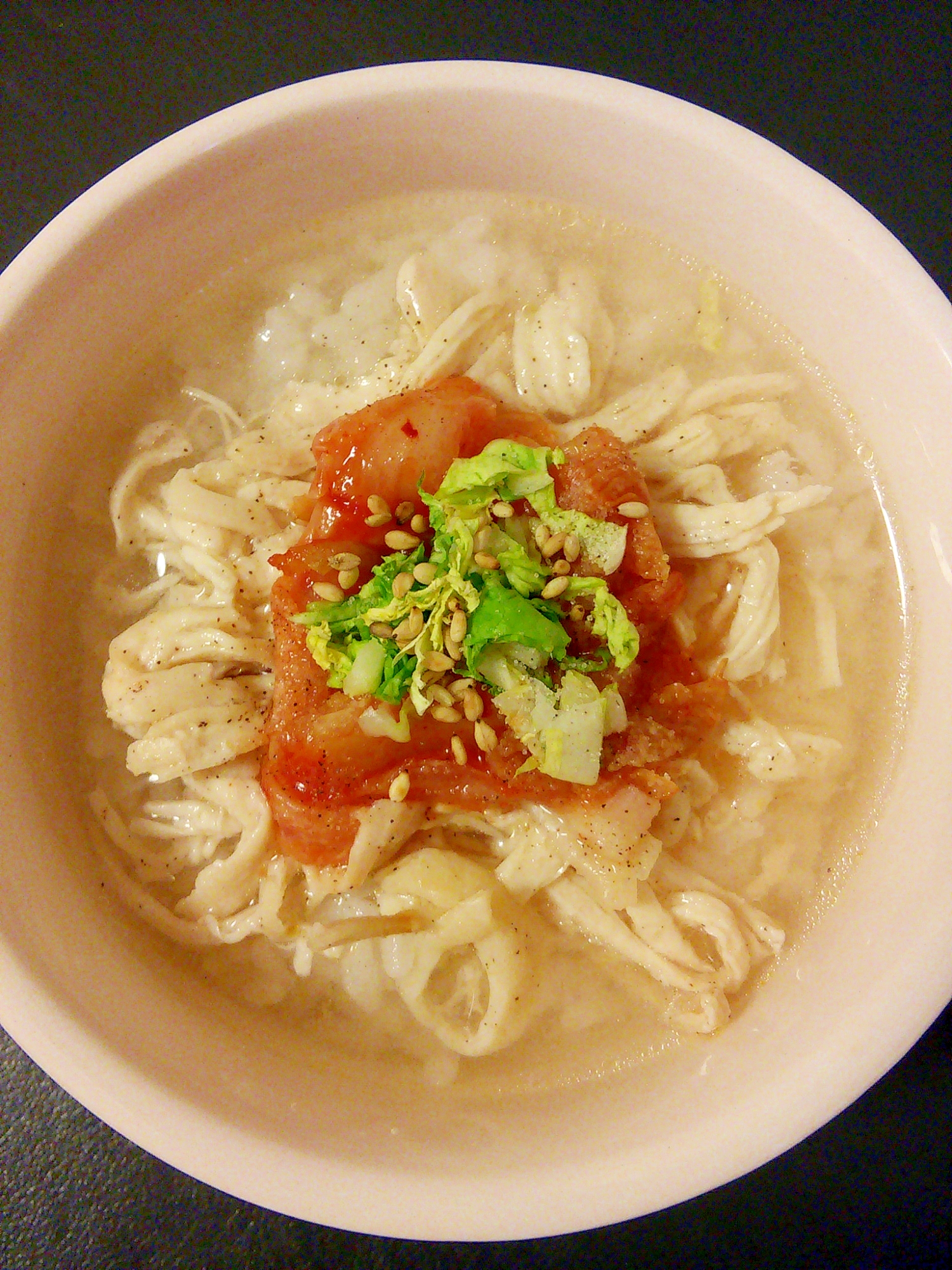 簡単☆ゆで鶏とキムチの鶏ガラスープご飯