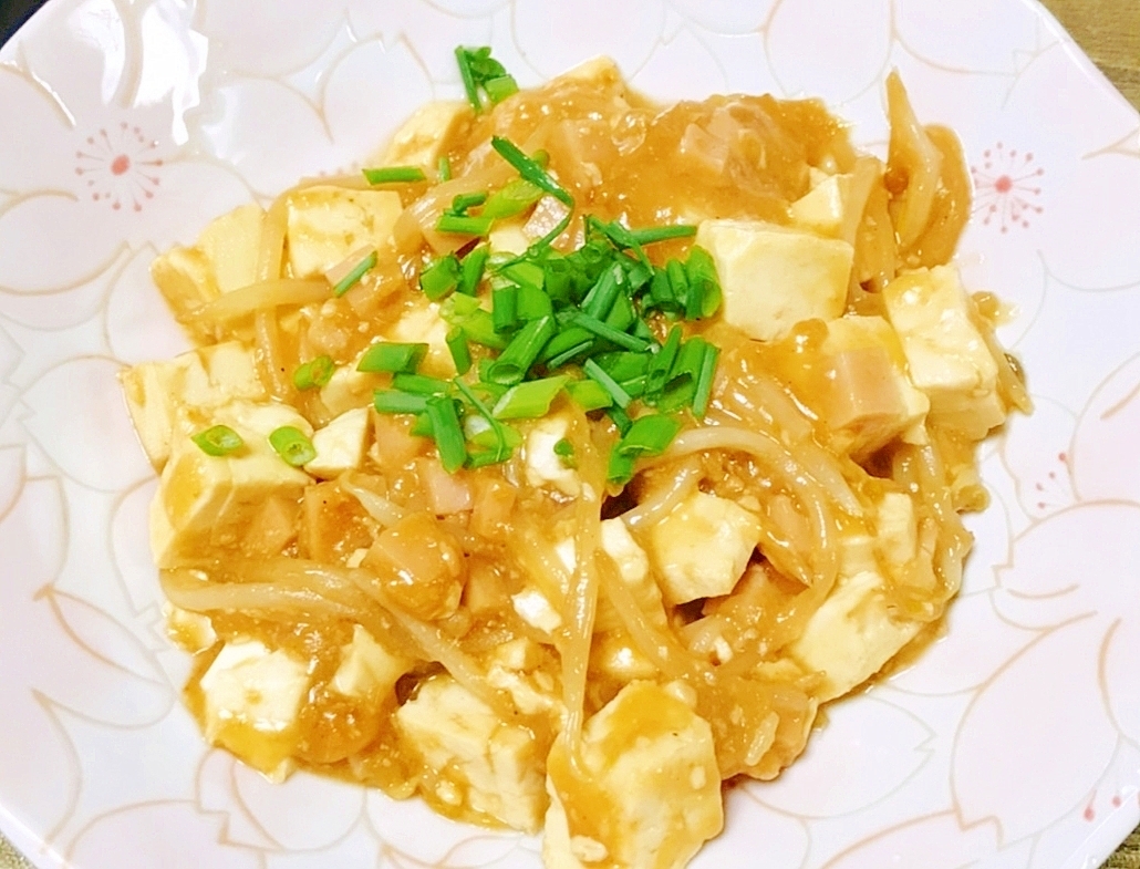 魚肉ソーセージとモヤシの節約マーボー豆腐