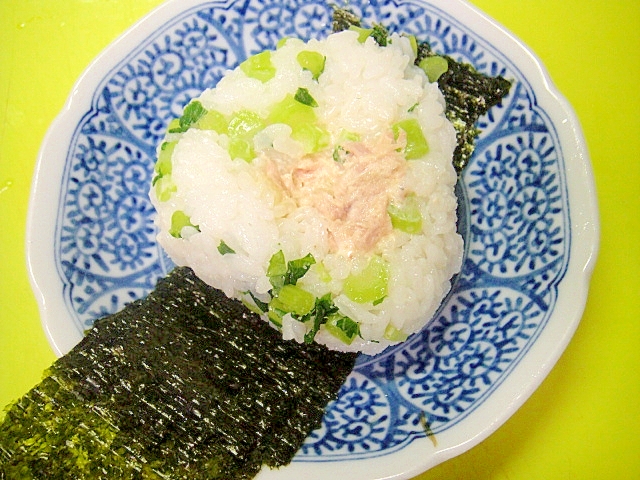 ツナマヨと大根の葉のおにぎり