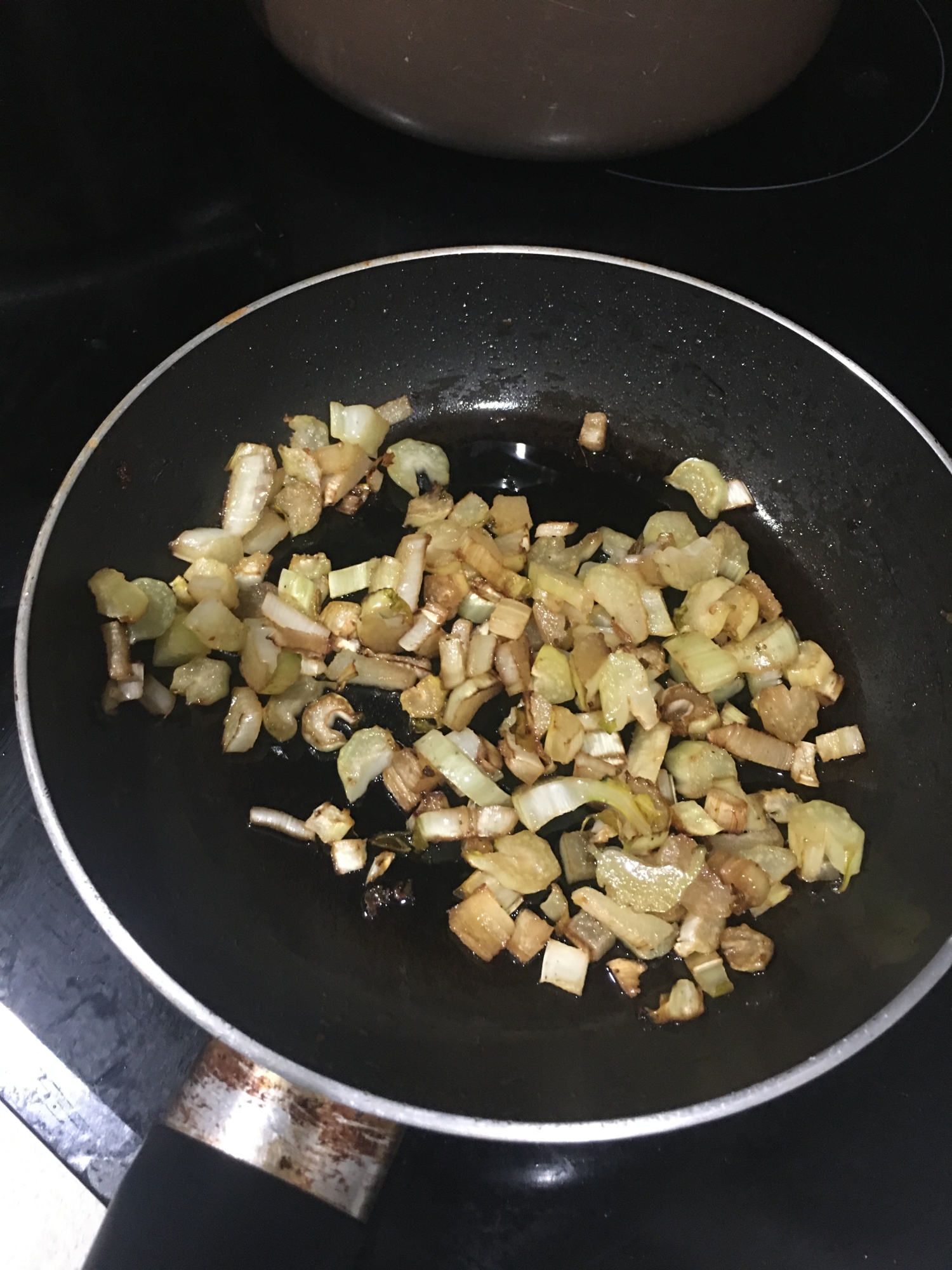 ご飯のお供にぴったり、カリフラワーの葉炒め