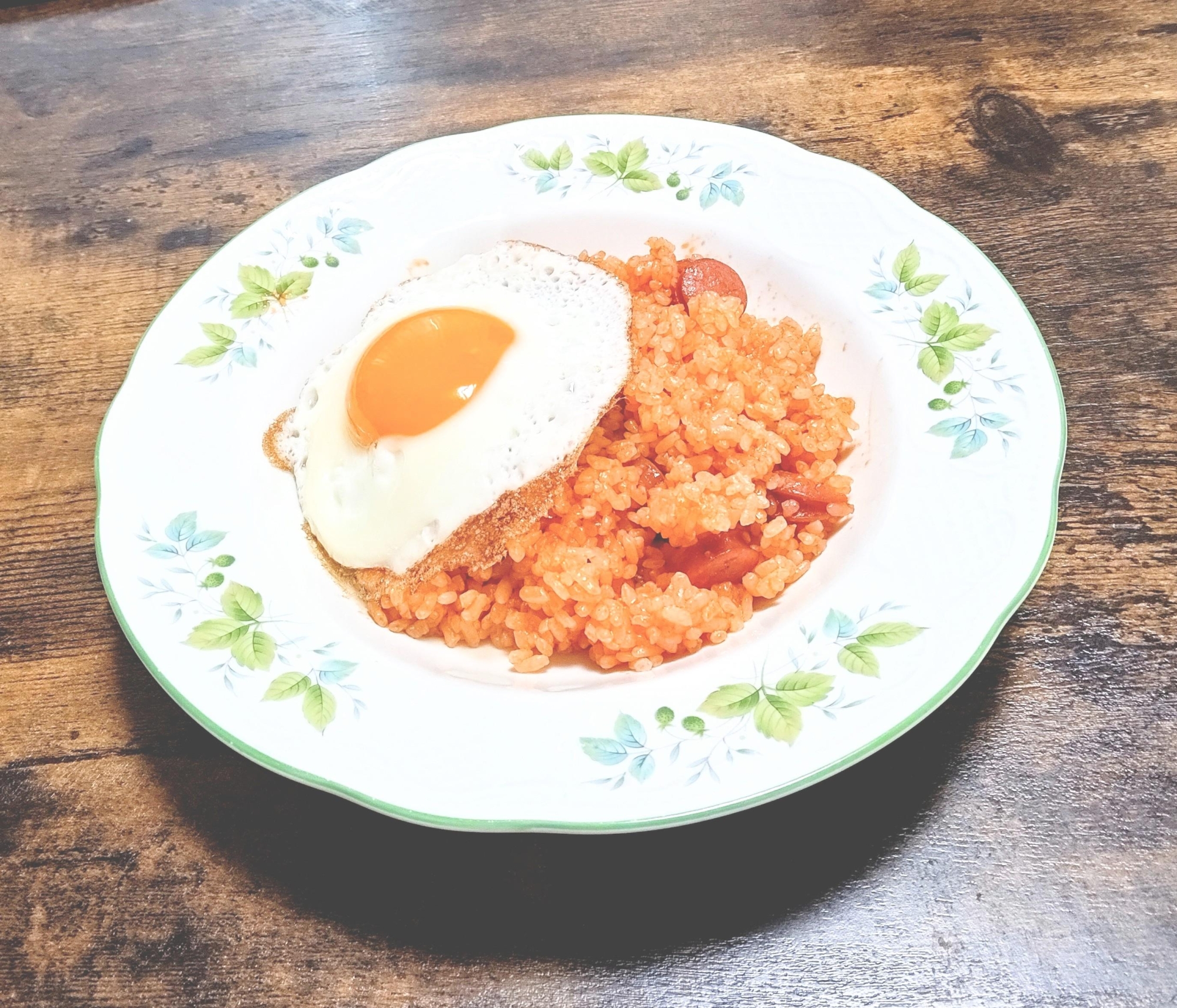 マヨネーズDE濃厚ケチャップライス！目玉焼きのせ