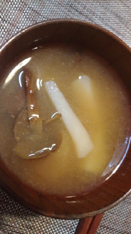 美味しい味噌汁ができました。自分では思いつかない組み合わせだったので、レシピ感謝です(o^^o)