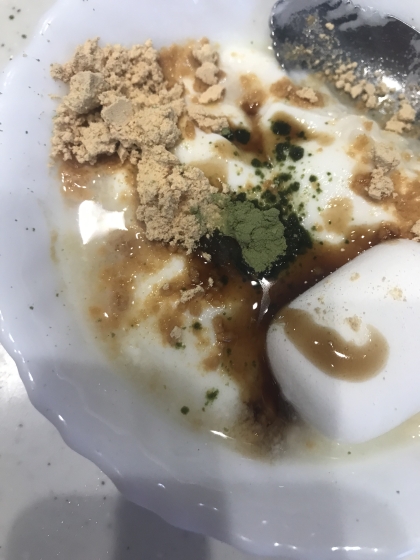 マシュマロと黒蜜きな粉抹茶のヨーグルト