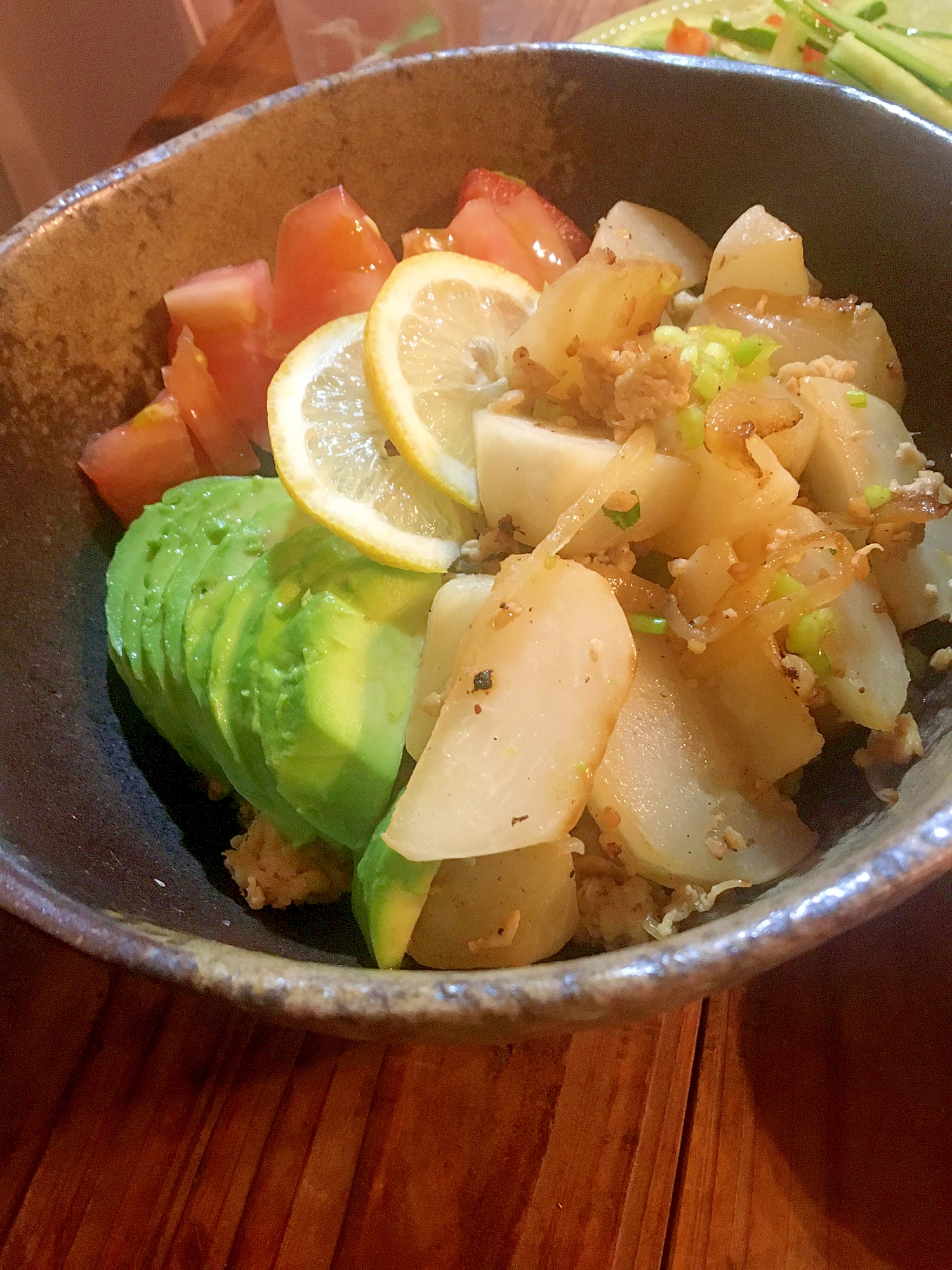 カブとトリソボロのエスニック丼