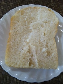 小麦粉だけのパンと触感が違うっ(≧ε≦)ふかふかデス