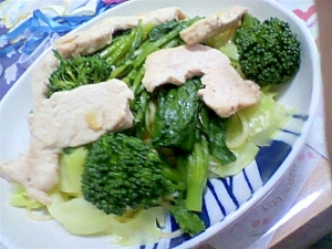鶏と青物野菜のアンチョビパスタ