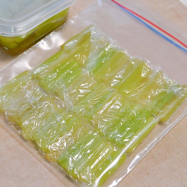 ふきの下処理と冷凍保存法 レシピ 作り方 By Taka5chan 楽天レシピ ふきの下処理と冷凍保存法 レシピ 作り方 By Taka5chan 楽天レシピ