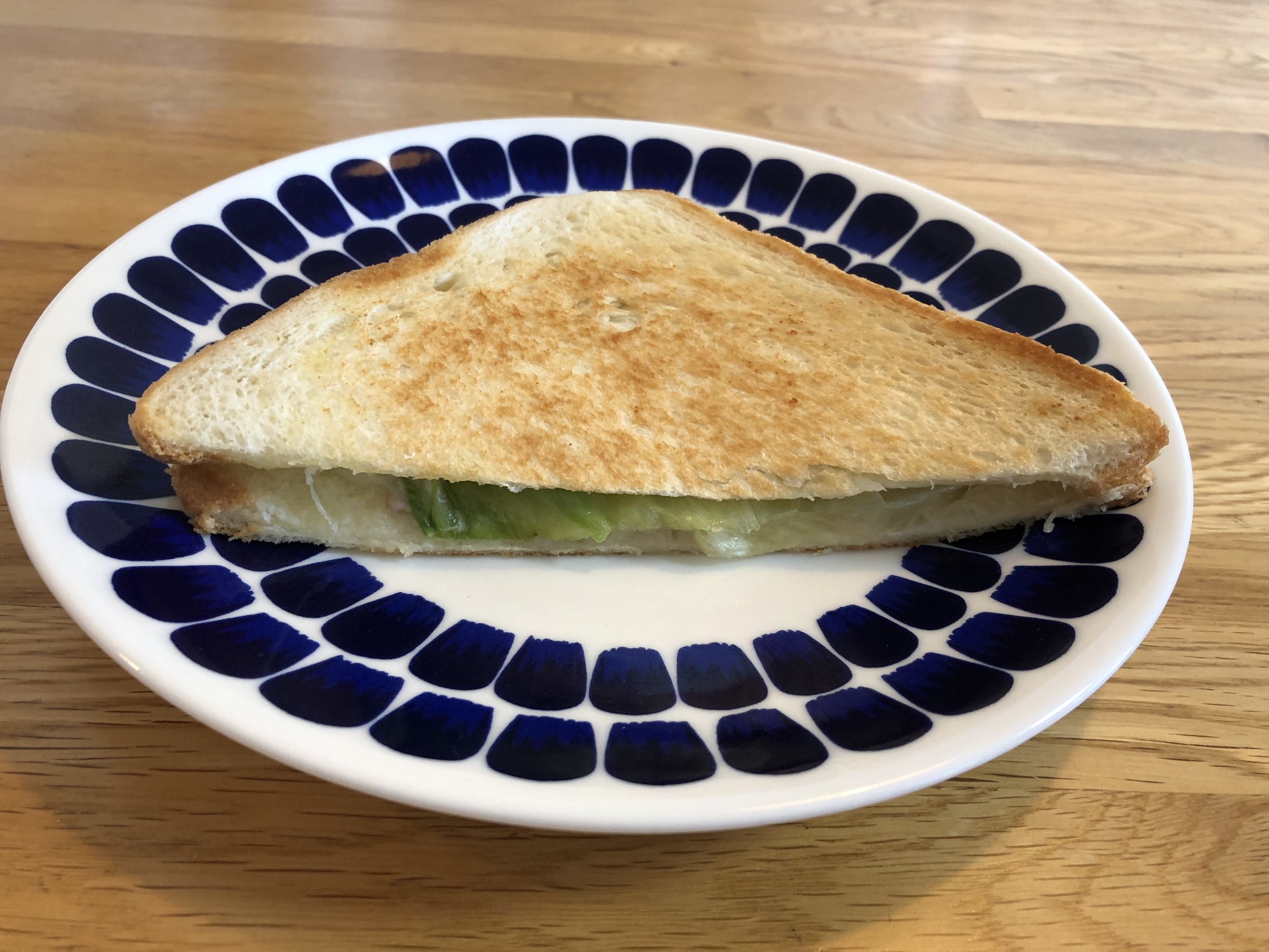 【簡単朝食】ハムとチーズとレタスのホットサンド