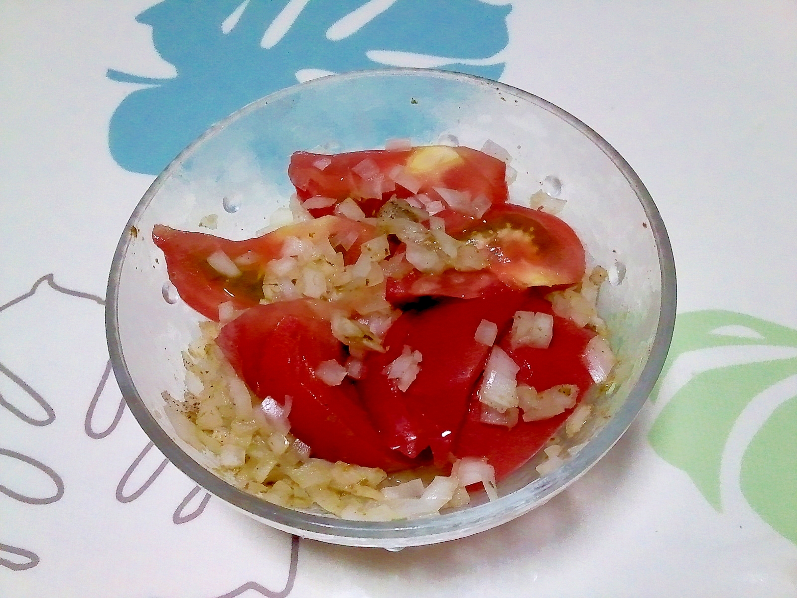 トマトの玉ねぎバジルソース＋＋