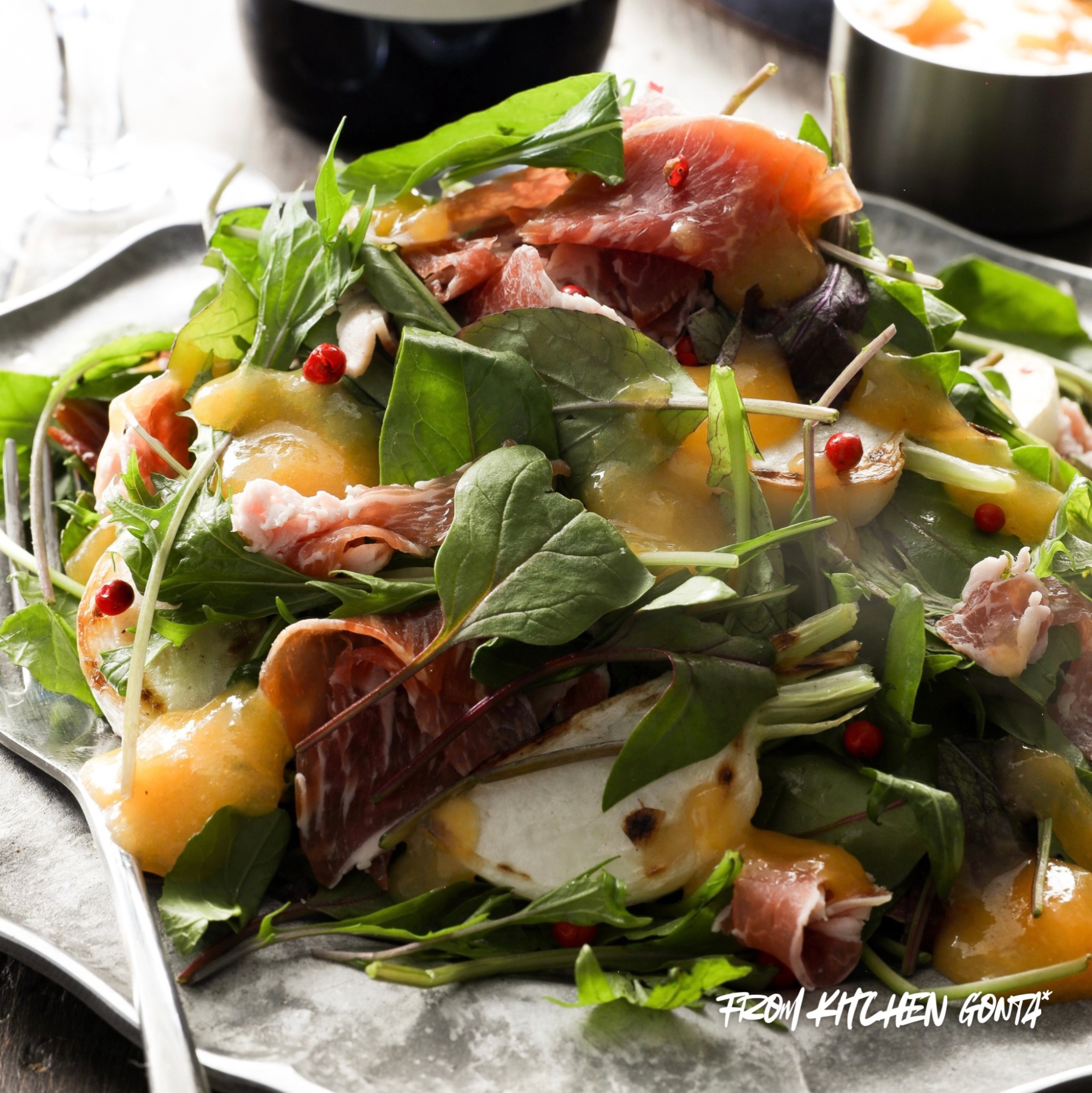 焼きかぶと生ハムのサラダ★柿ドレ添え