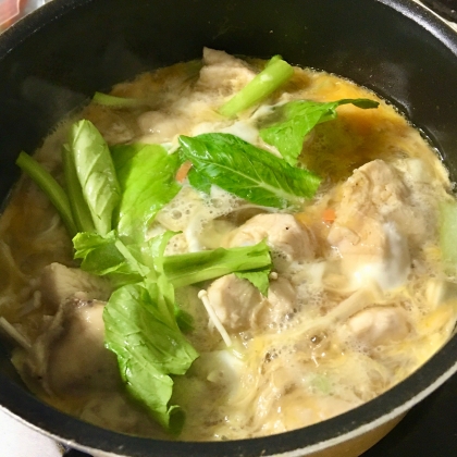 三つ葉が無くて小松菜ですが、味付けバッチリ！玉ねぎシャキシャキ。むね肉一枚でしっかり家族がお腹いっぱいになれるので、定番料理決定！