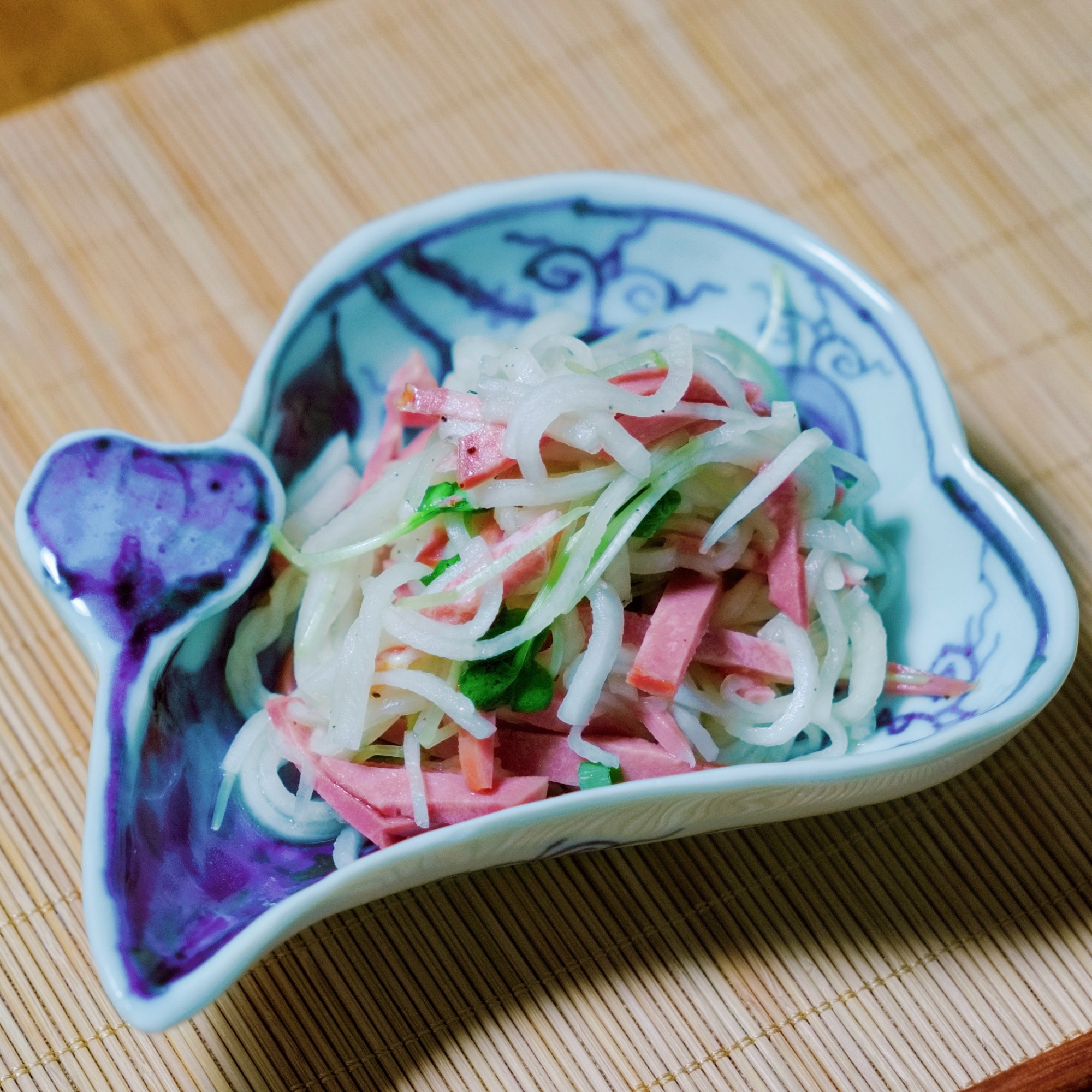 大根とスモークタンのサラダ〜柚子こしょう風味