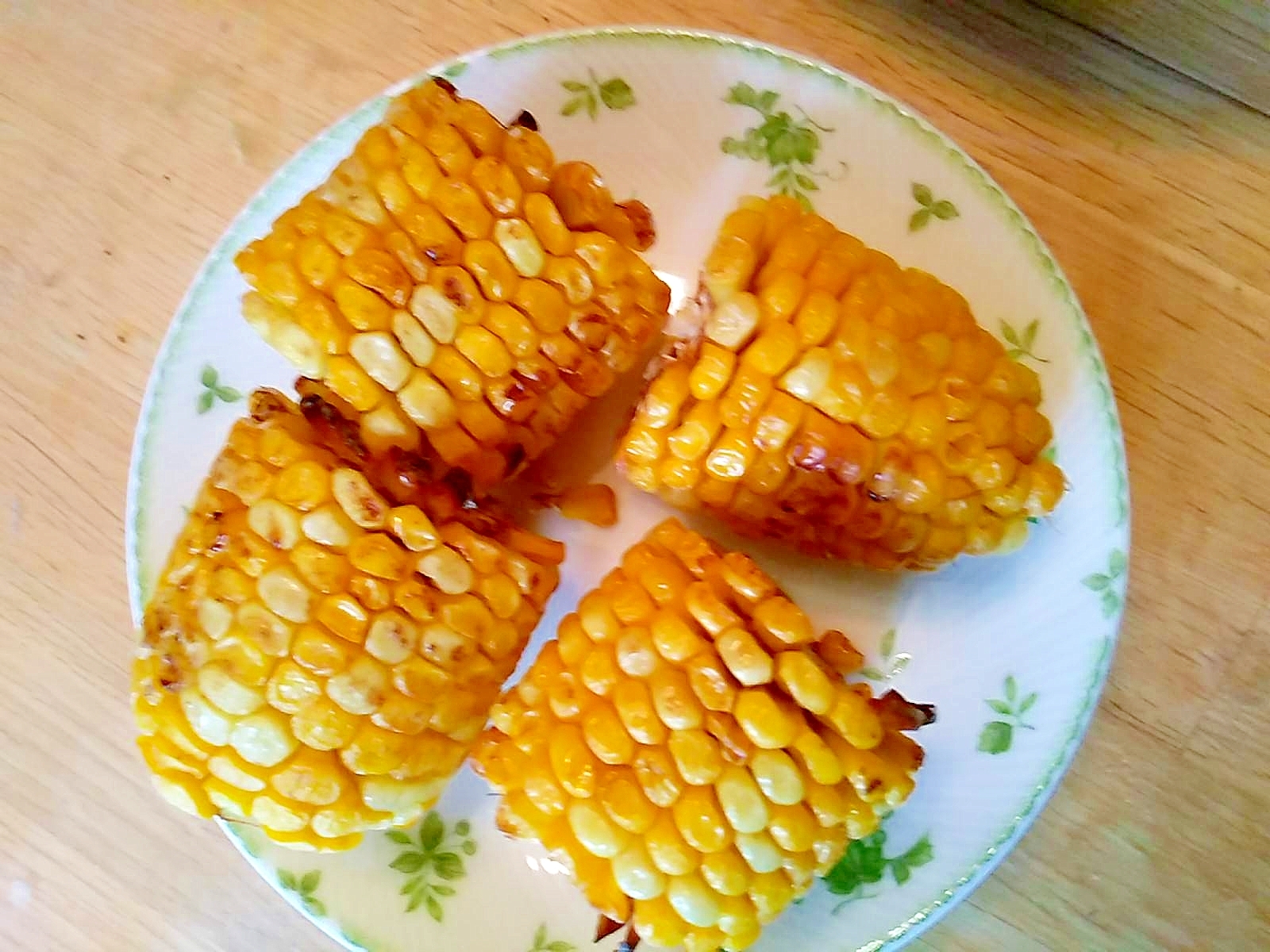 バターとオイスターソースで焼きとうもろこし