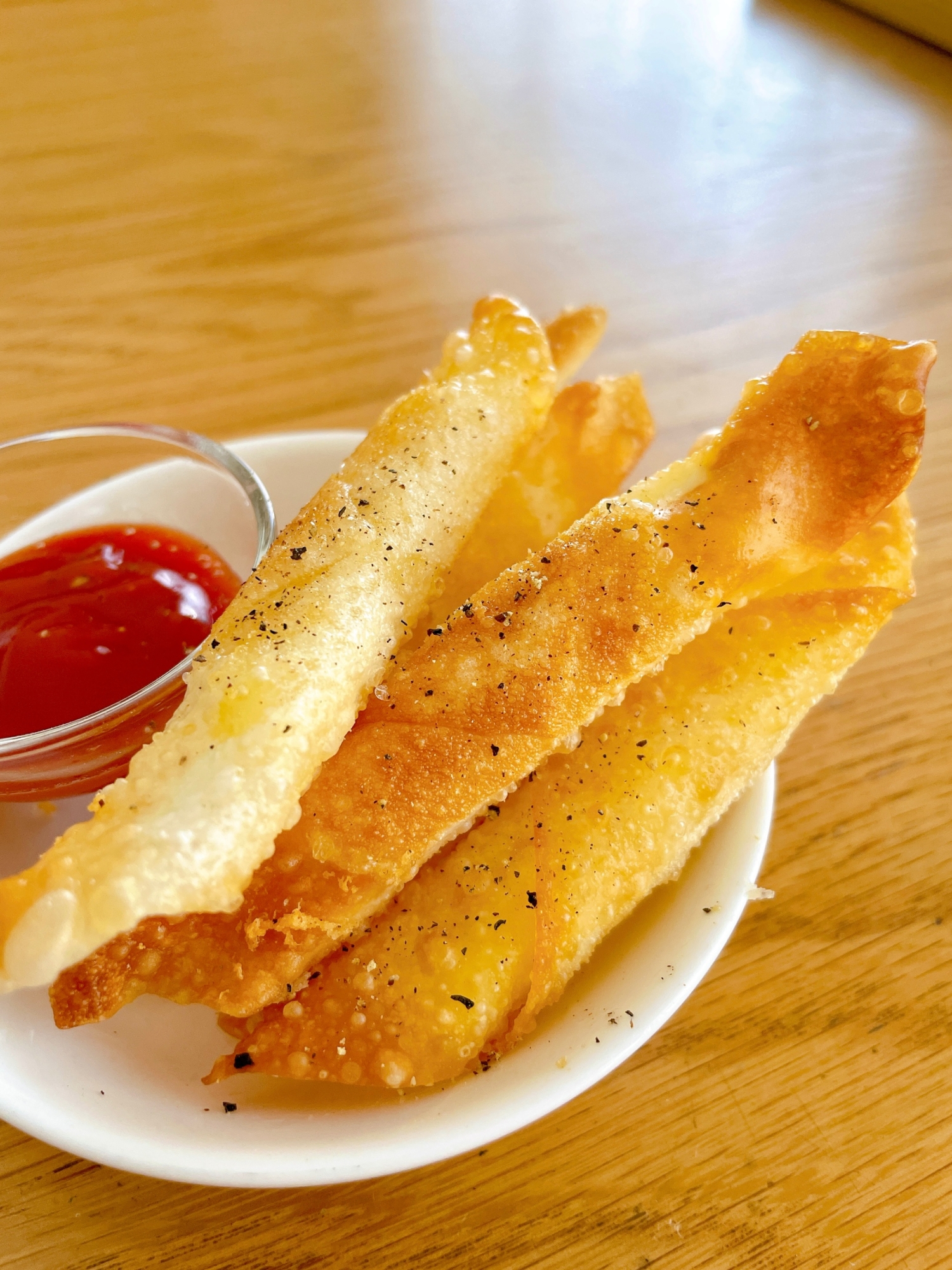 シュウマイの皮で簡単おつまみ♪パリパリチーズ焼き