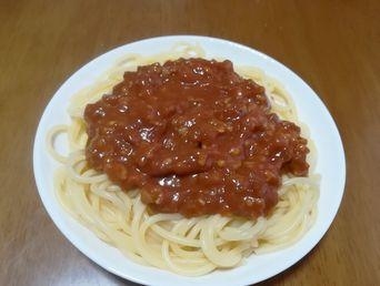 濃厚なミートソースパスタ