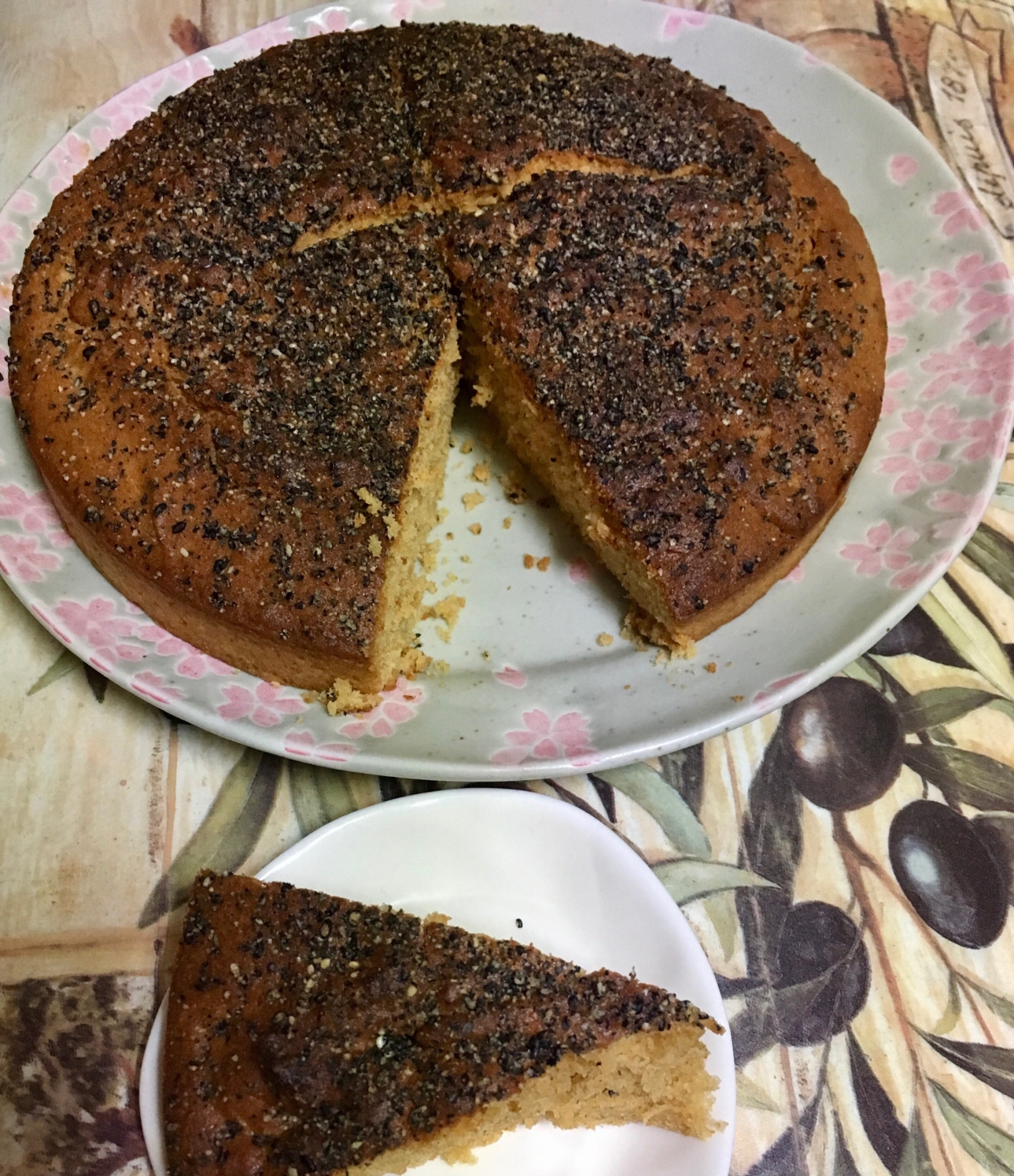 黒ごまと粉チーズのケーキ