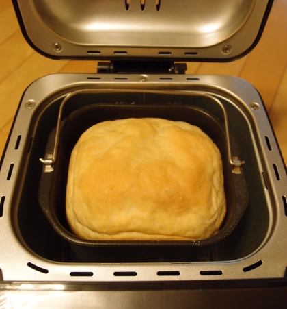 みみが薄くて柔らか　牛乳卵食パン　ホームベーカリー