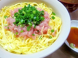 マグロの刺身で粗挽きネギトロ丼✿温かいご飯で♫