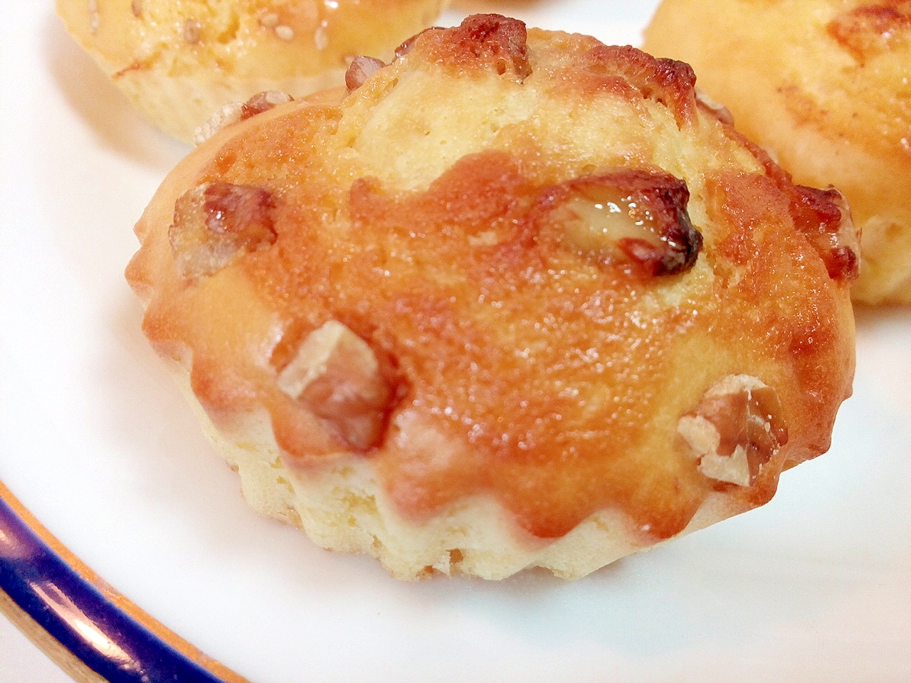 ＨＭで　パインと胡桃のミニケーキ