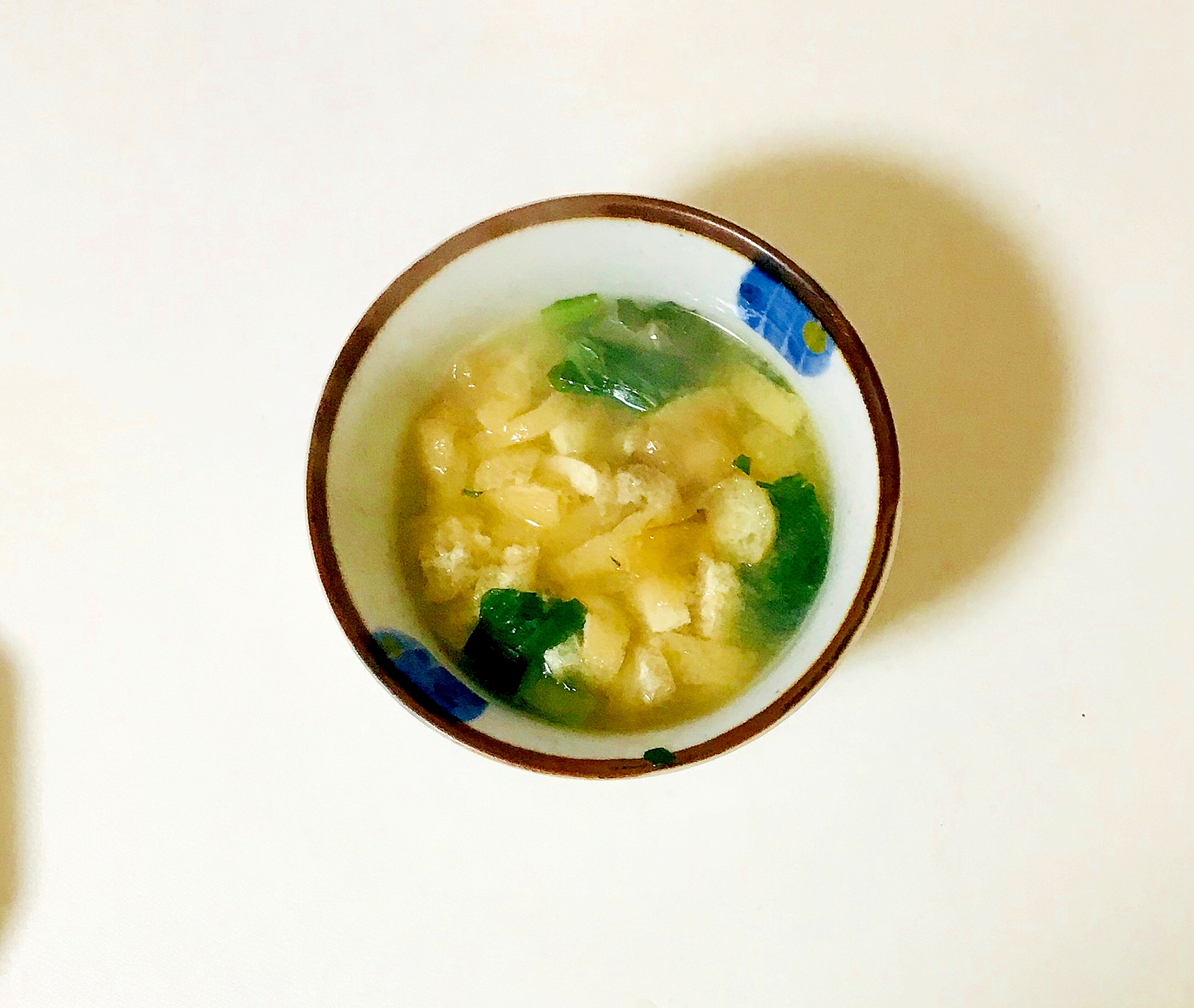 冷凍油揚げと冷凍小松菜で簡単味噌汁
