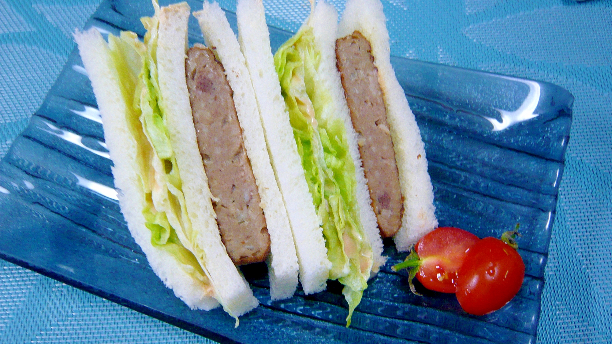 ❤　ハンバーグ＆レタスのサンドイッチ　❤