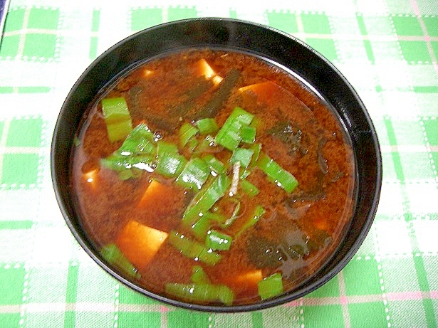 豆腐とわかめのお味噌汁(赤だし)