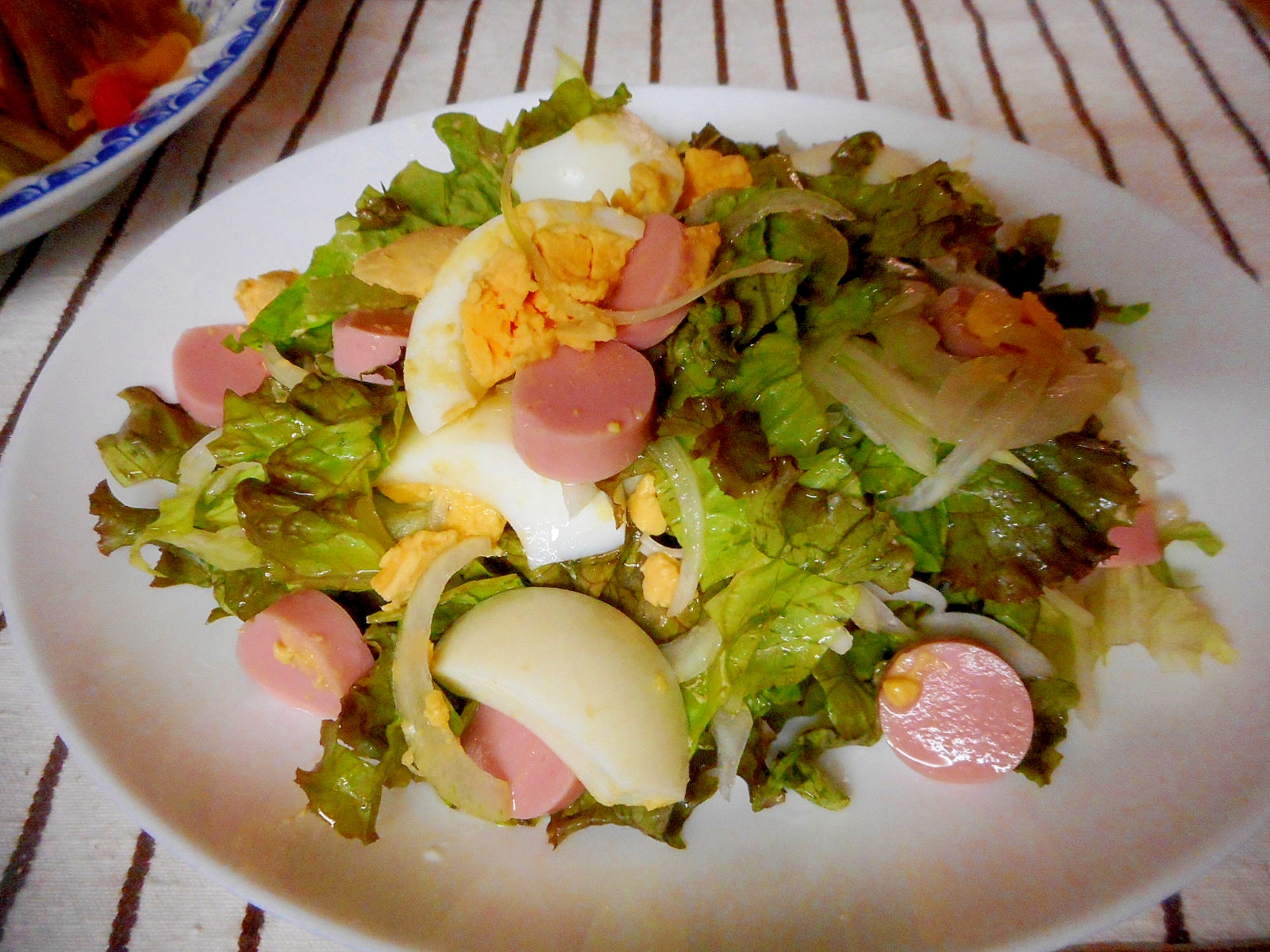 ギョニソとゆで卵のレタスサラダ