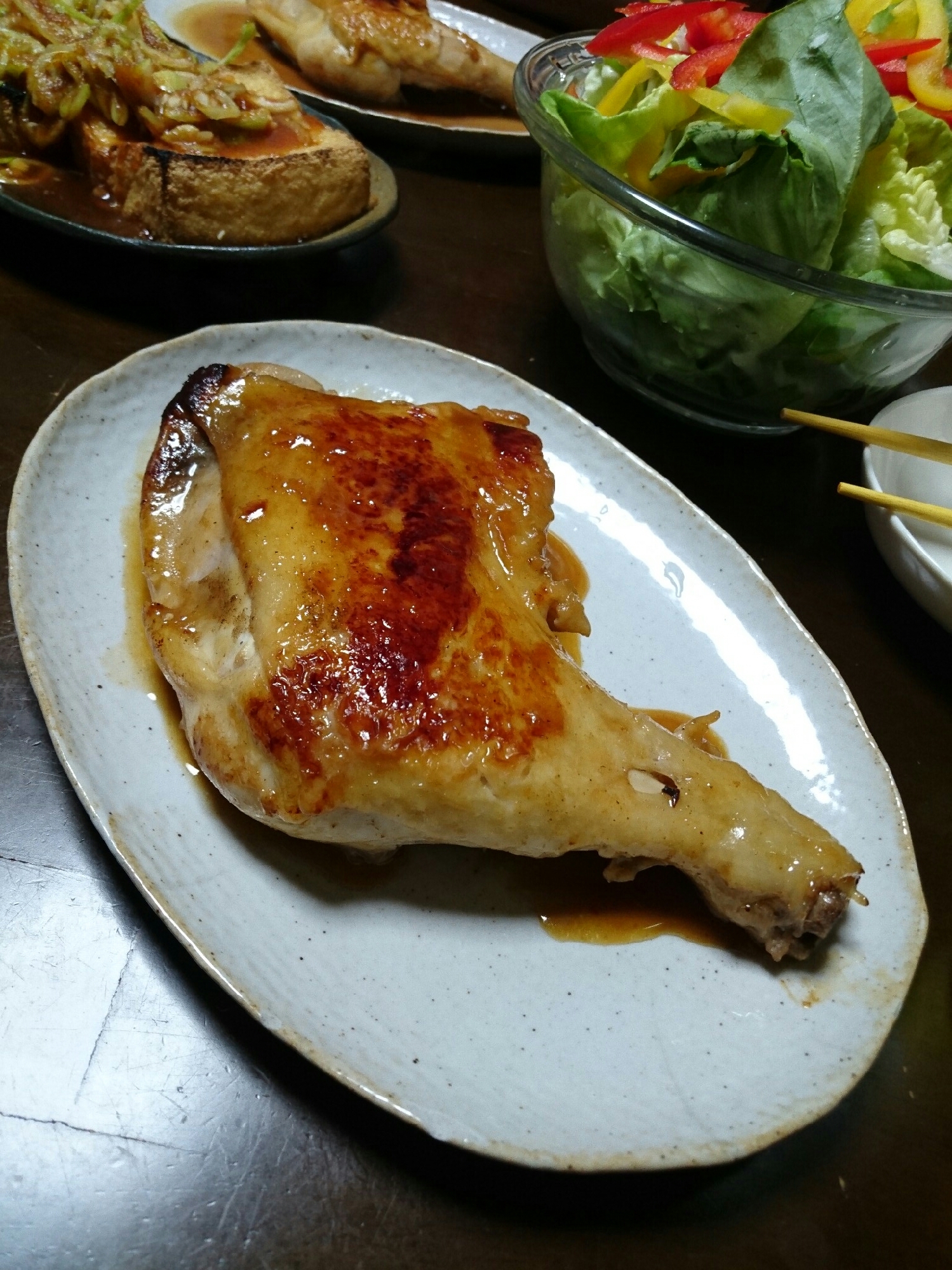 かぶりつき！骨付き鶏ももソテー