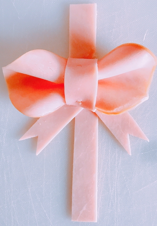 お祝いや記念日に!ハムで作るリボンの作り方