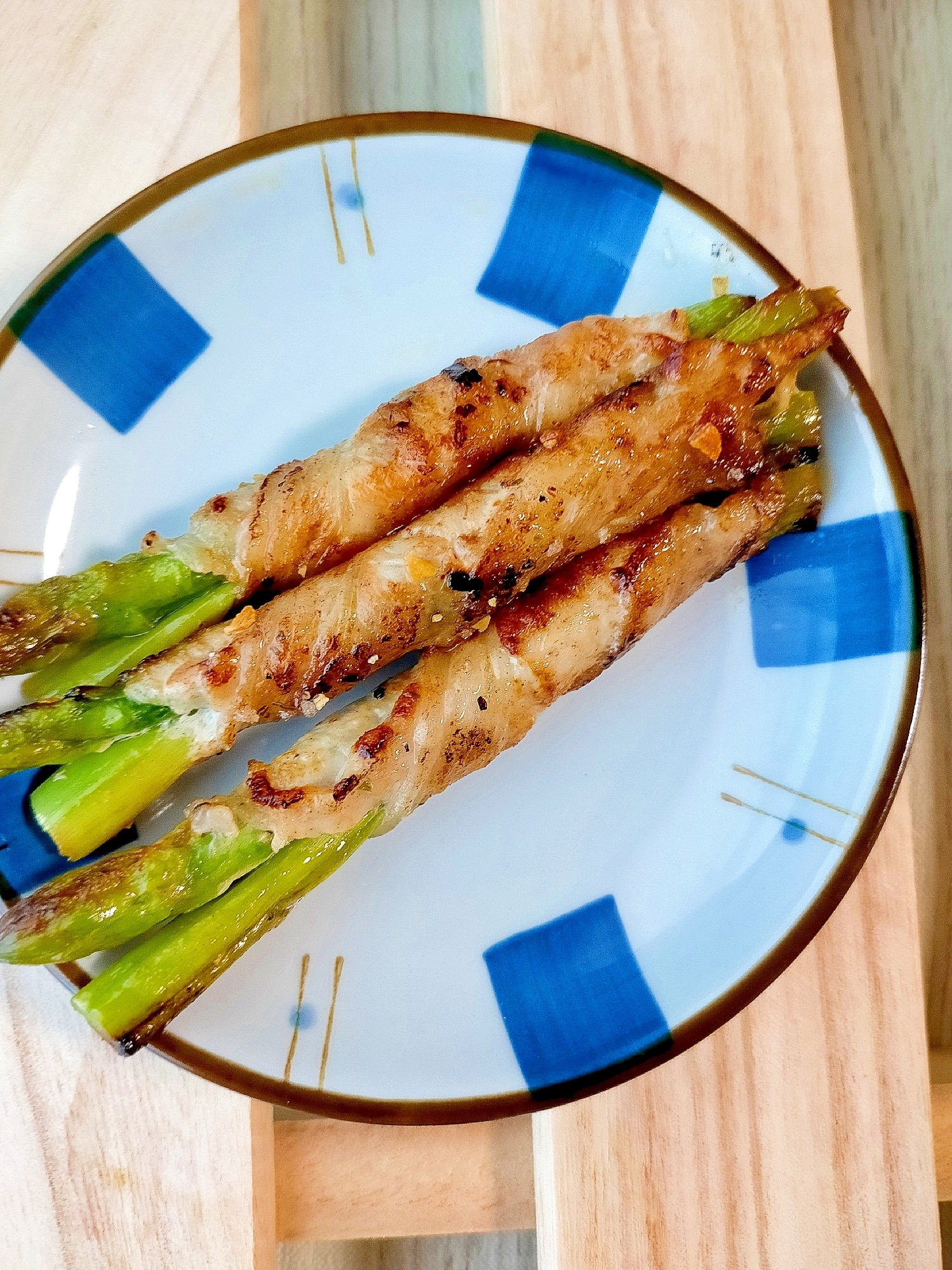 アスパラの豚肉巻き。にんにく風味