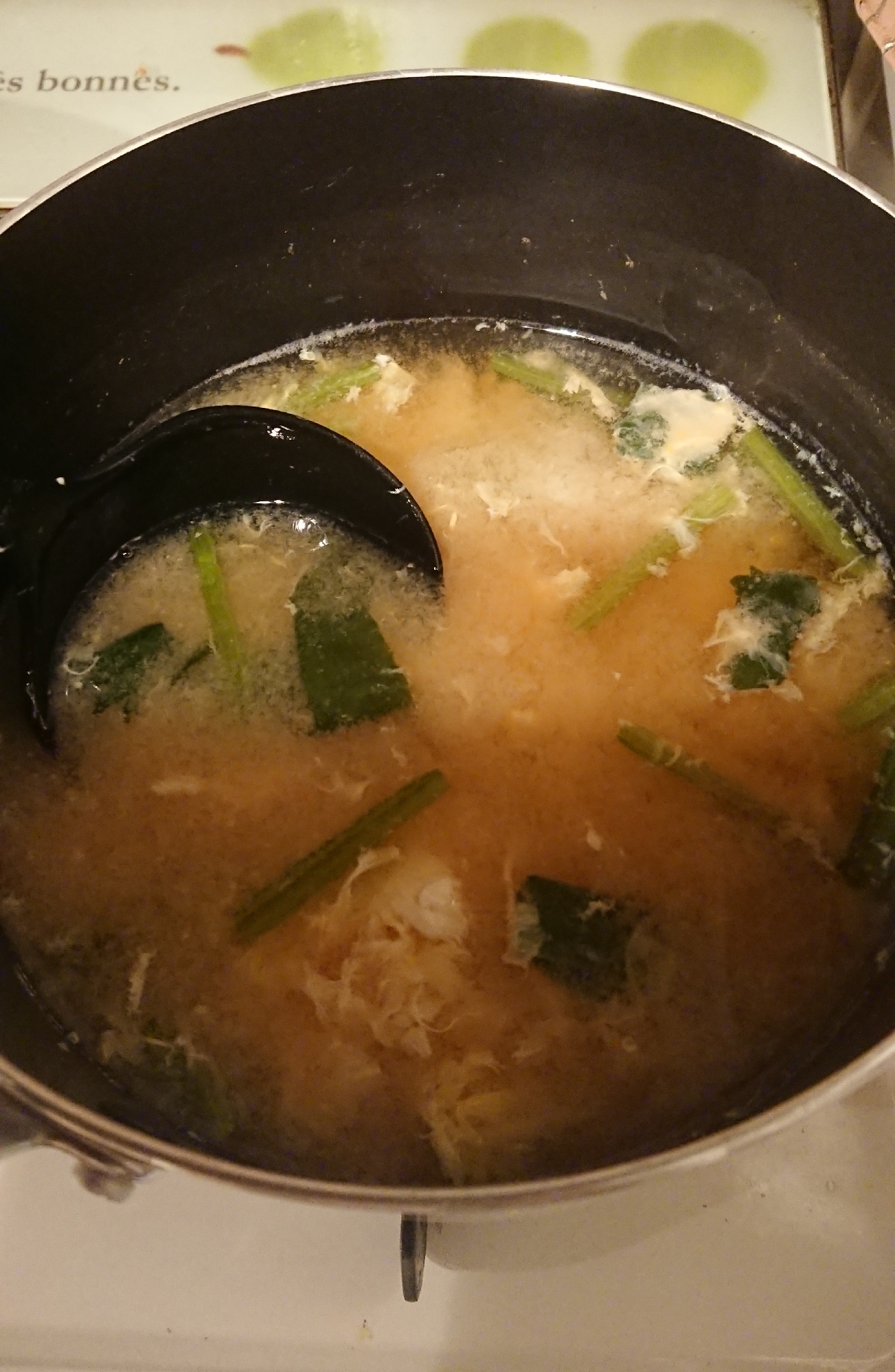 《節約簡単スープ》ふんわり卵とほうれん草の味噌汁