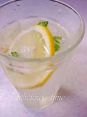 おうちカフェ ミント氷でレモンスカッシュ レシピ 作り方 By Magi 楽天レシピ おうちカフェ ミント氷でレモンスカッシュ レシピ 作り方 By Magi 楽天レシピ