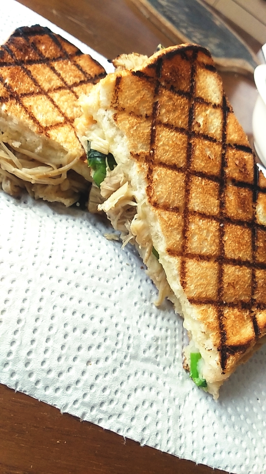 小松菜とえのき炒めとチーズのホットサンド