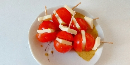 お弁当用〜ミニトマトとベビーチーズ