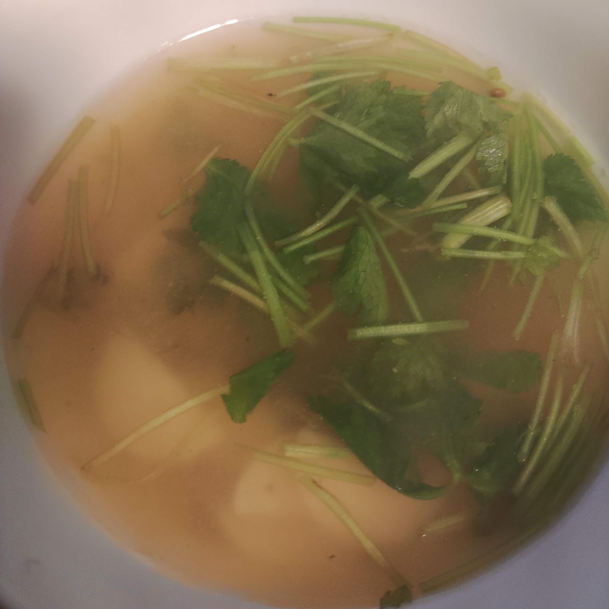 三つ葉と里芋の味噌汁