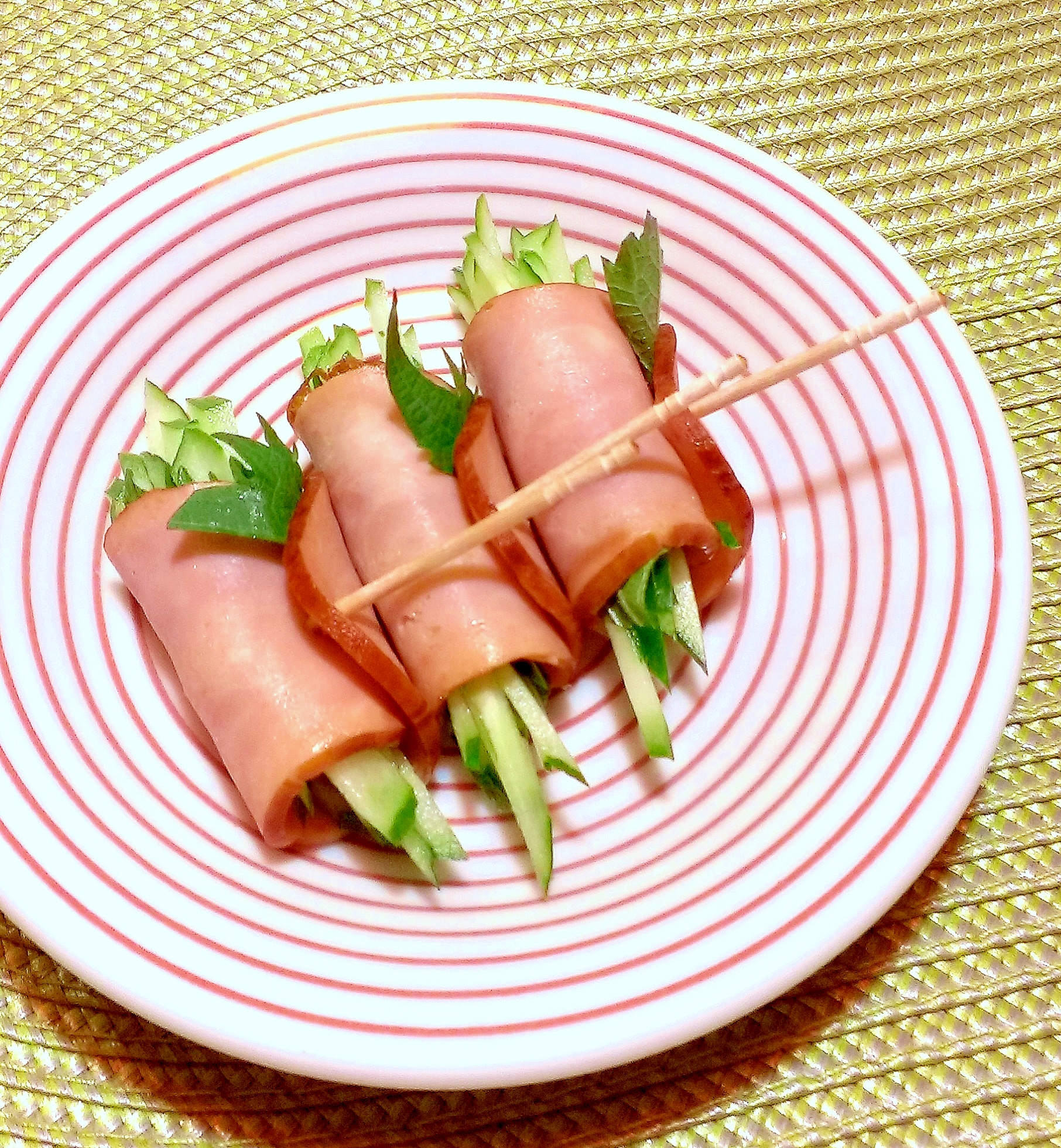 きゅうりの焼き豚巻き　しそ風味