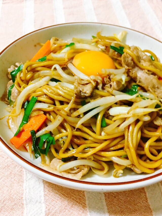 ちゃんぽん麺でもちもち♡もやしとニラの太麺焼きそば