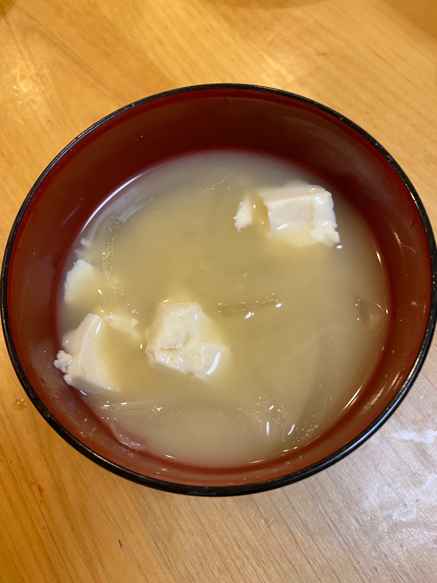 じゃがいもと玉ねぎと豆腐の味噌汁