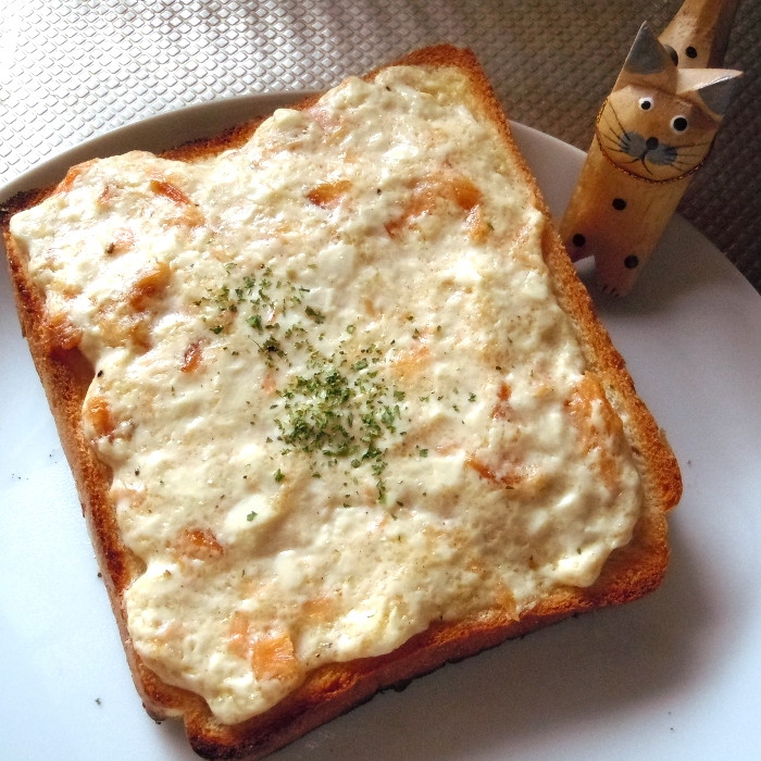 朝にも簡単♪豆腐鮭トースト