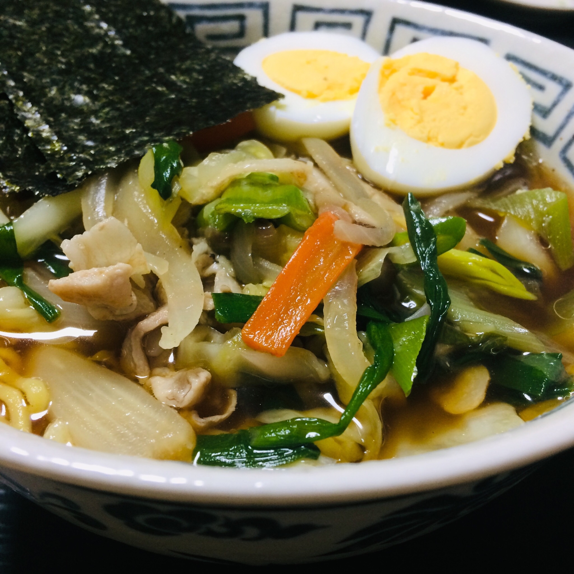 我が家の肉野菜炒めのせラーメン