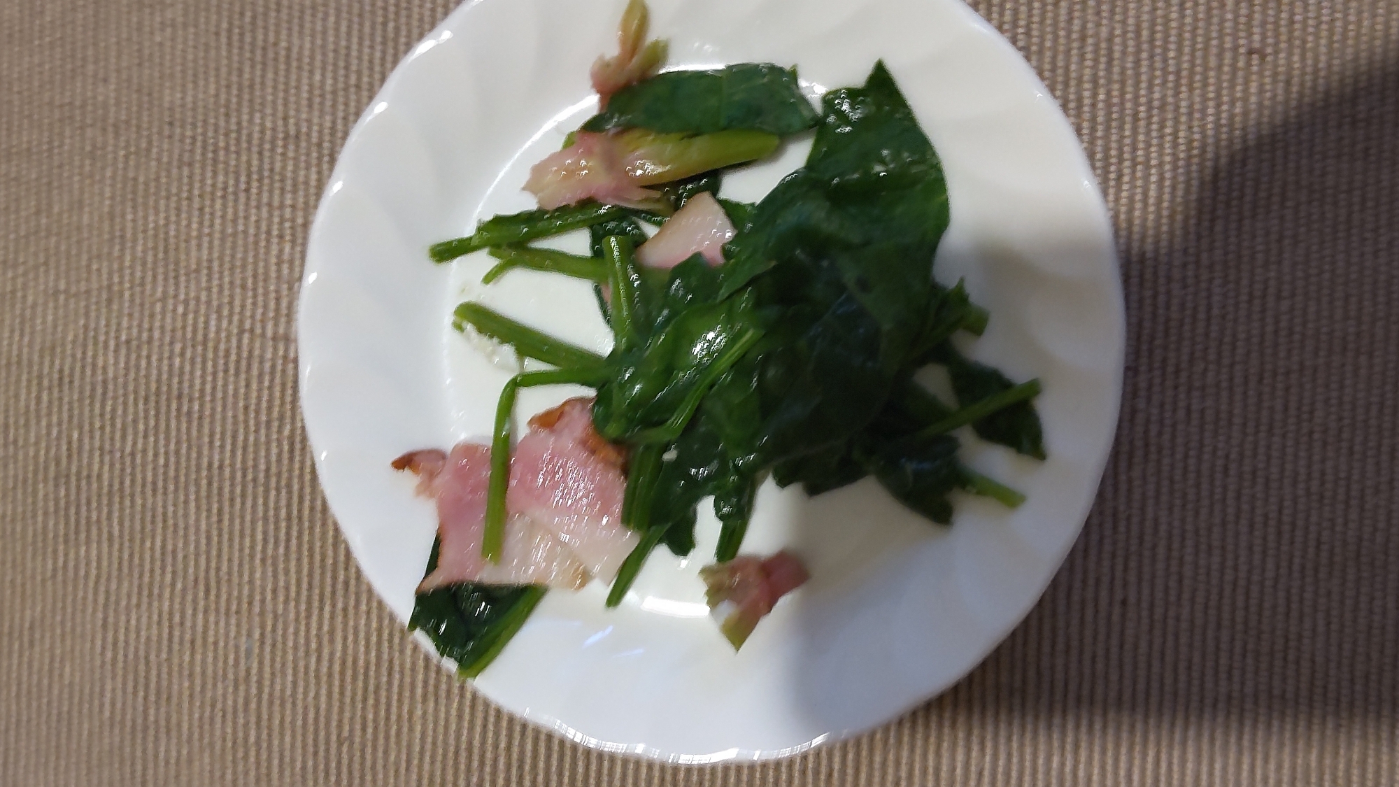 ベーコンほうれん草バター炒め