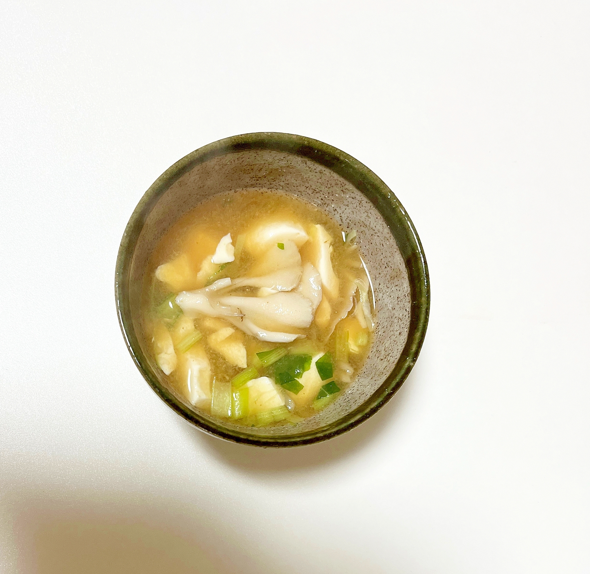 きのこと葉物野菜の味噌汁