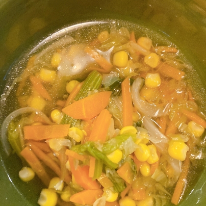 色々な野菜を入れて作ったら子どももたくさん野菜食べてくれました！！ブロッコリーの芯、今まで捨てていましたがこれからはスープに利用します！！