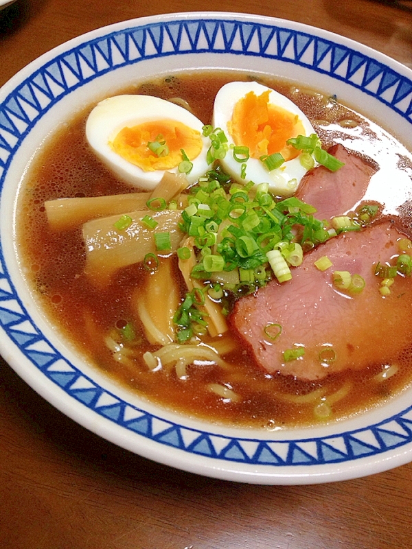 チャーシューと卵の醤油ラーメン