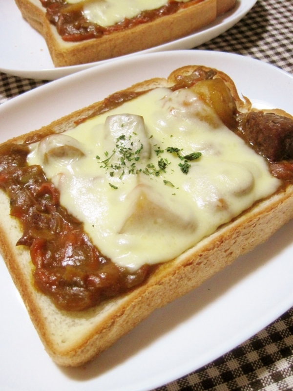 余ったカレーでカレートースト