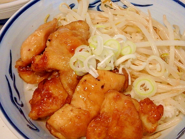 鶏むね肉で★もやし照り焼きチキン丼