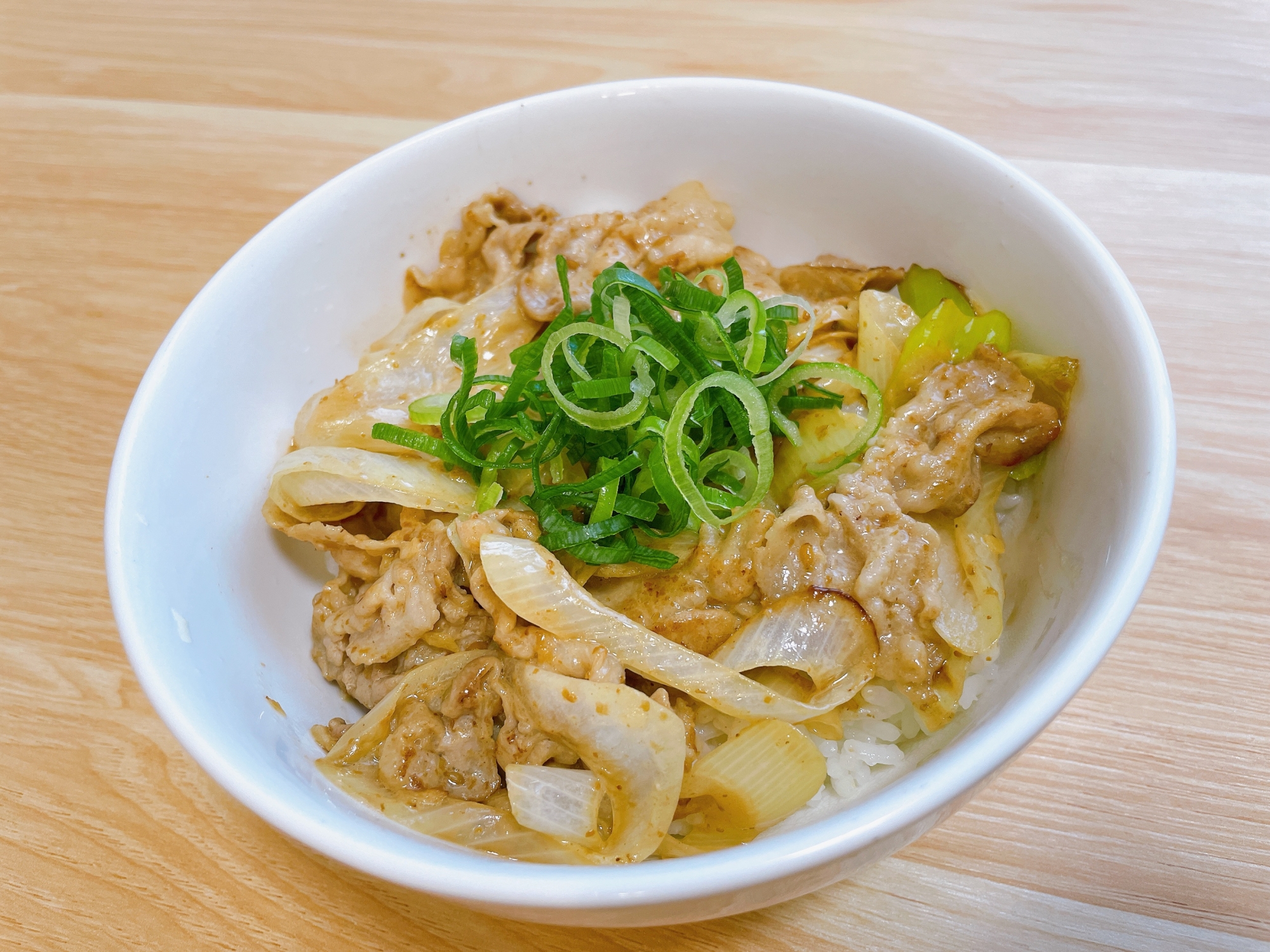 やみつき！豚バラとネギのごまだれ炒め丼