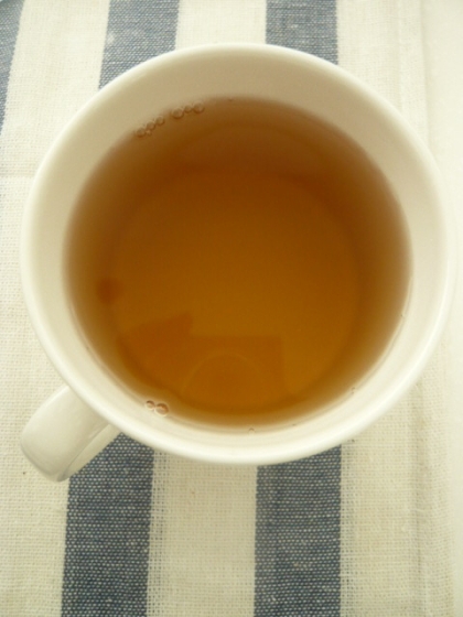 最近カフェイン抜きをしてるので、ルイボスティーが好きになってきました♪烏龍茶と合わせたのははじめて！健康茶っぽくて好きです。ごちそうさまです～。