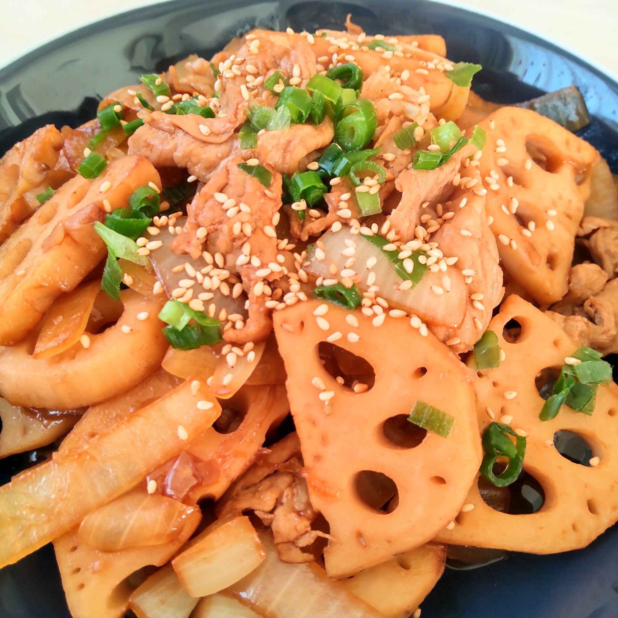 【ご飯が進む!】豚こま肉とれんこんの甘辛炒め