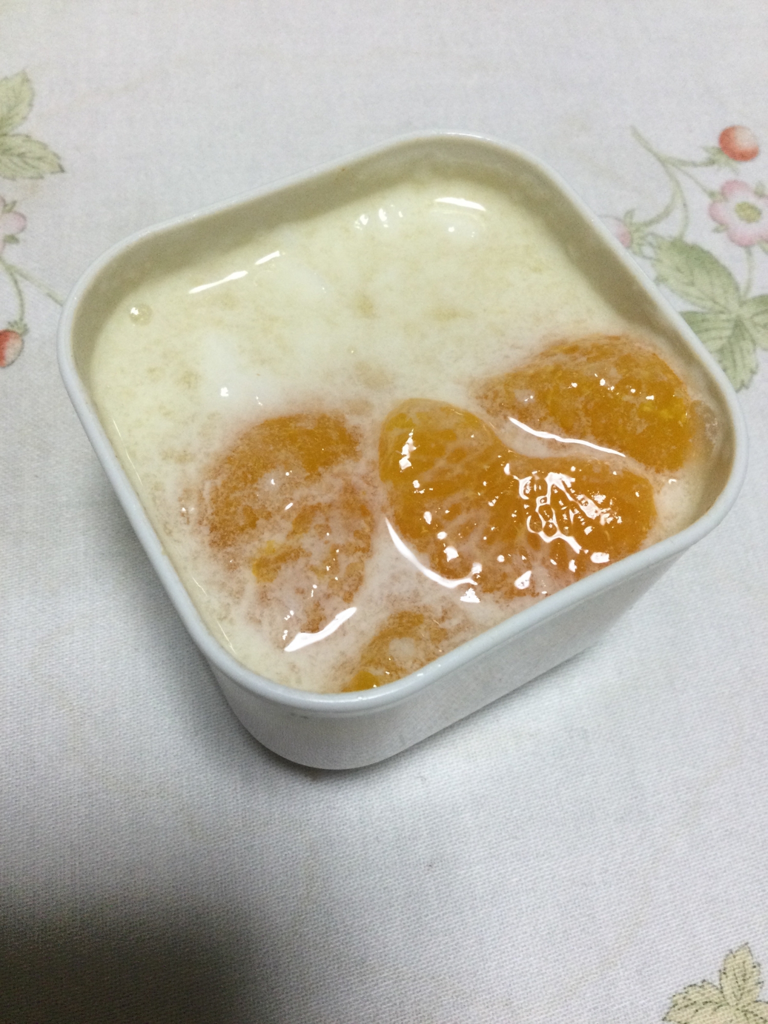 みかんの缶詰でマシュマロプリン風